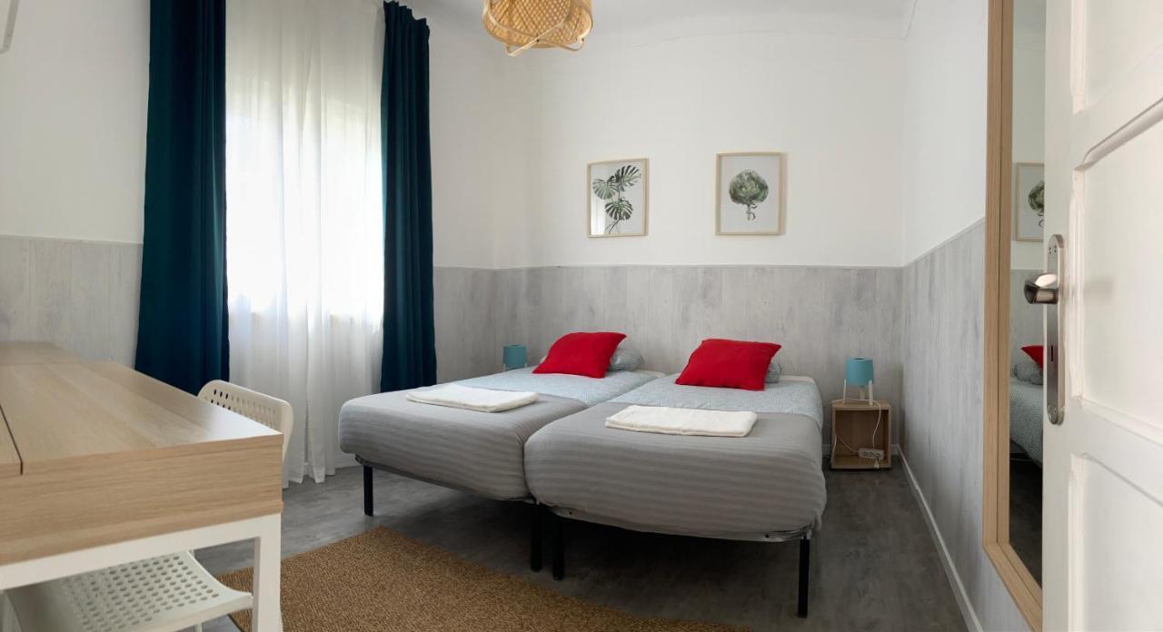 Surfer'S Den Ericeira Hostel ภายนอก รูปภาพ