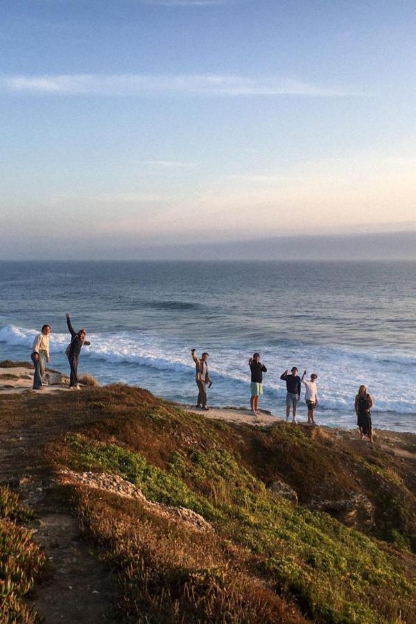 Surfer'S Den Ericeira Hostel ภายนอก รูปภาพ