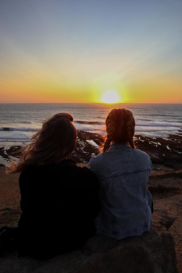 Surfer'S Den Ericeira Hostel ภายนอก รูปภาพ