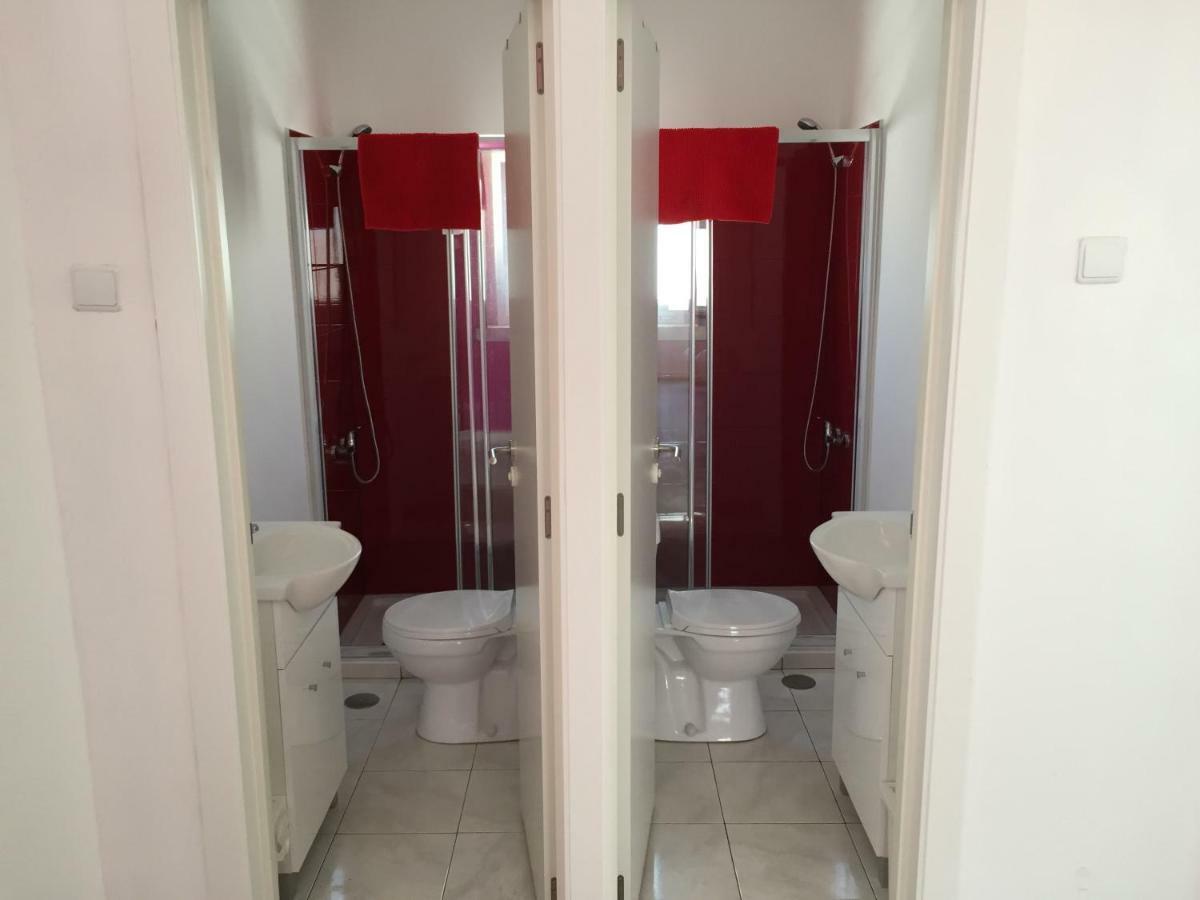 Surfer'S Den Ericeira Hostel ภายนอก รูปภาพ