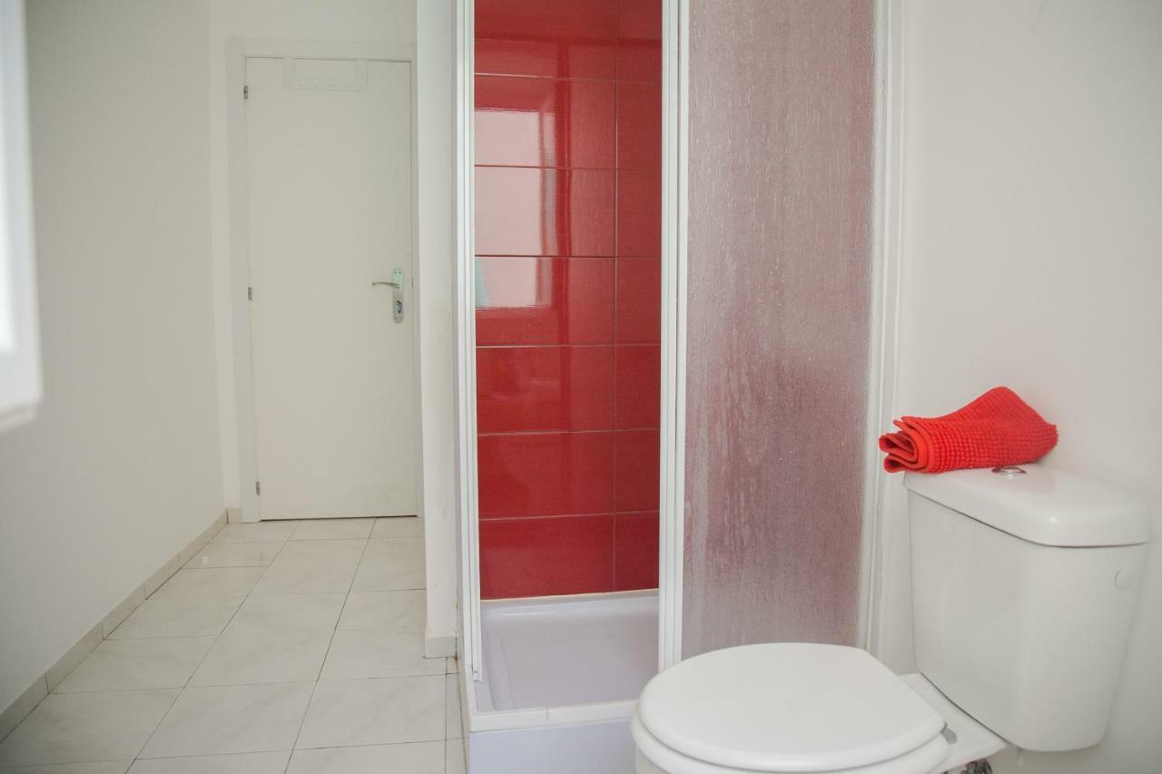 Surfer'S Den Ericeira Hostel ภายนอก รูปภาพ
